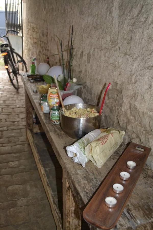 Belle Chambre D'Hote Pour 2 A 4 Personnes Lejlighed Chef-Boutonne Eksteriør billede